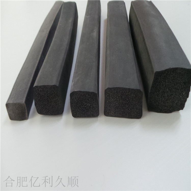 環(huán)衛(wèi)垃圾箱橡膠發(fā)泡防塵密封條 守護(hù)清潔與溫度的無聲衛(wèi)士